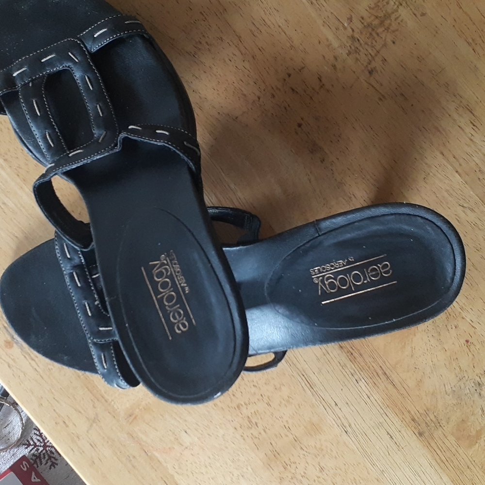 Black sandals. Aerology by Aerosoles. Size 10. Good condition.
